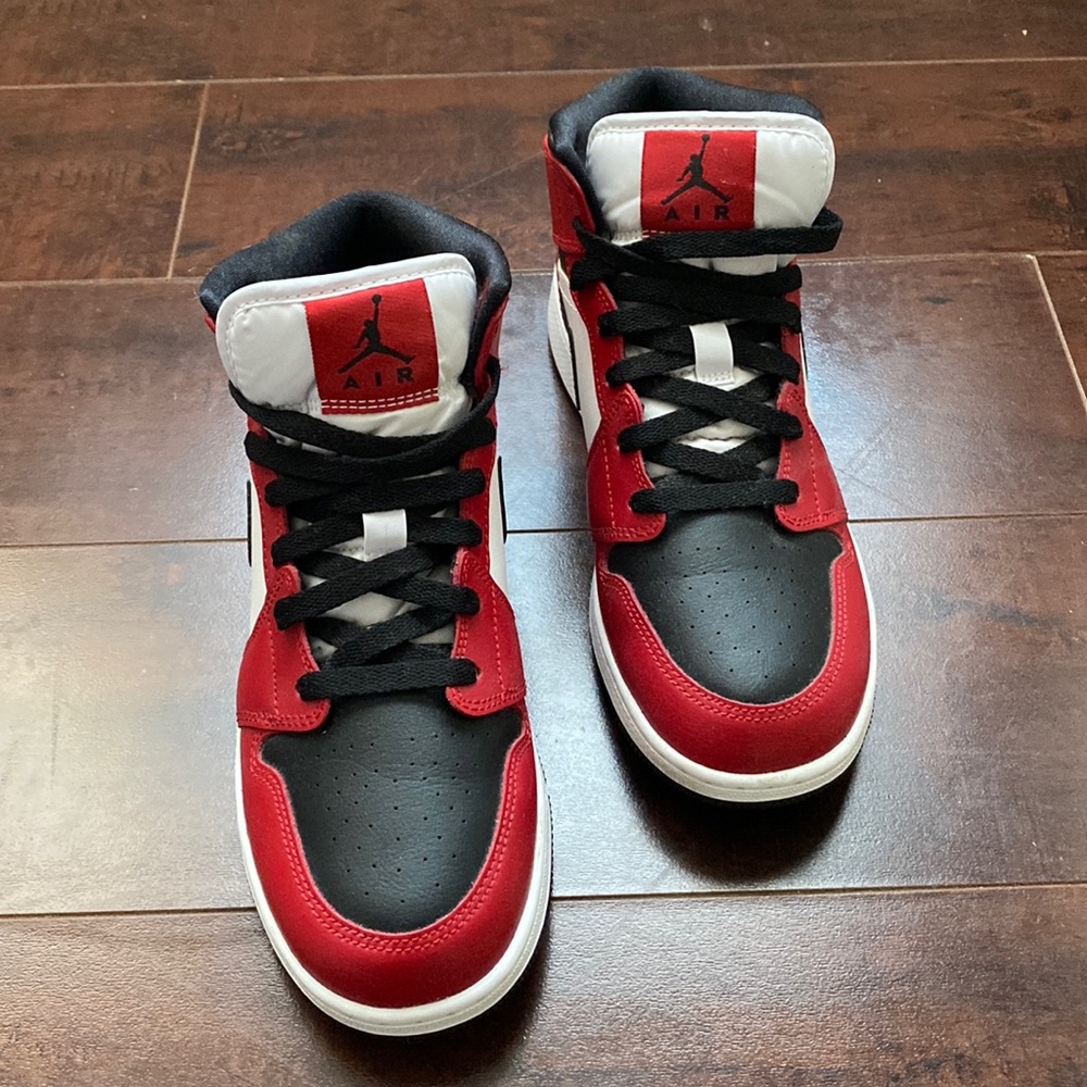 Nike Air Jordan 1 Mid Chicago Black (GS)